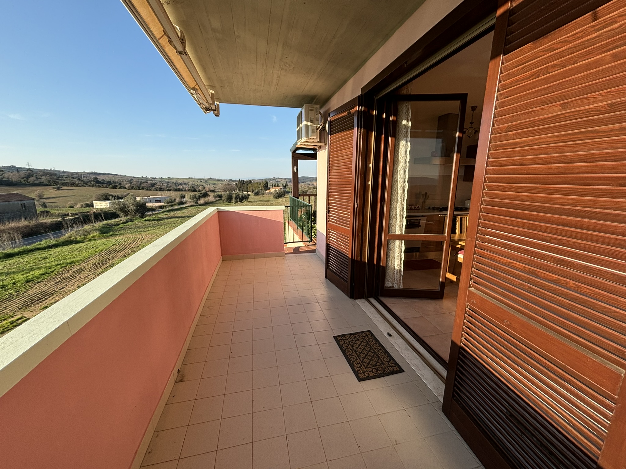 TERRAZZA CON ACCESSO AL GIARDINO